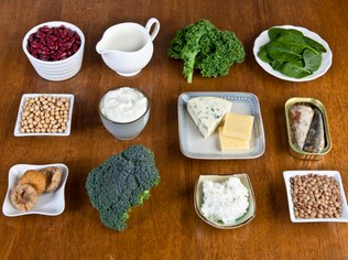Fontes de cálcio: alimentação é cuidado básico que se reflete na saúde dos ossos